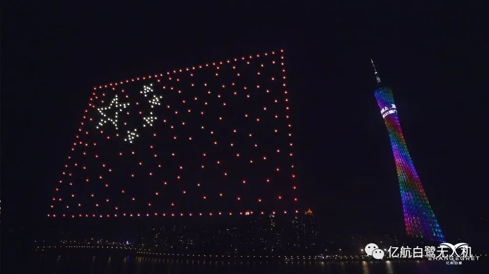 400架无人机点亮夜空恩施,600架无人机点亮夜空