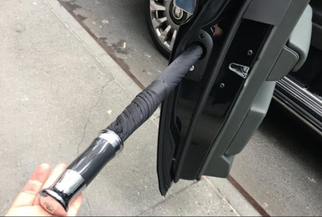 劳斯莱斯雨伞能卖多少人民币,劳斯莱斯一把雨伞10万成本是多少