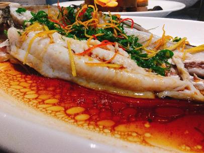 一边写一边流口水,红谷滩这些店可要好好的啊,脱下口罩我就来