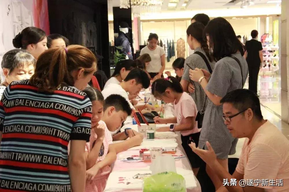 人山人海人挤人现场,火爆的现场人潮拥挤