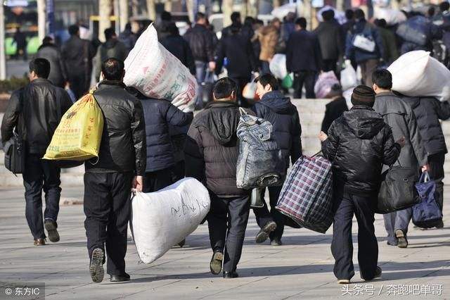 每逢佳节倍思亲，打一通电话关心问候家中老人