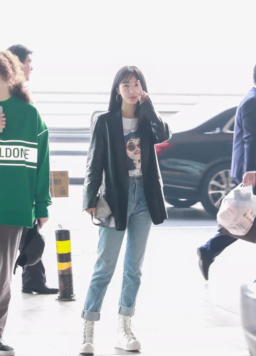 这周女艺人们穿了啥潮流尖儿货刘雯的夹克我先锁了