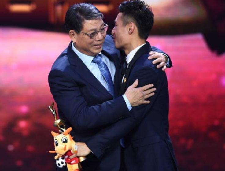 徐根宝获特别贡献奖,徐根宝获申花终身成就奖