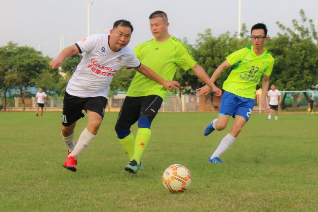 当足球之乡球队与广州高校校友冠军“激情相遇”，你更支持谁？