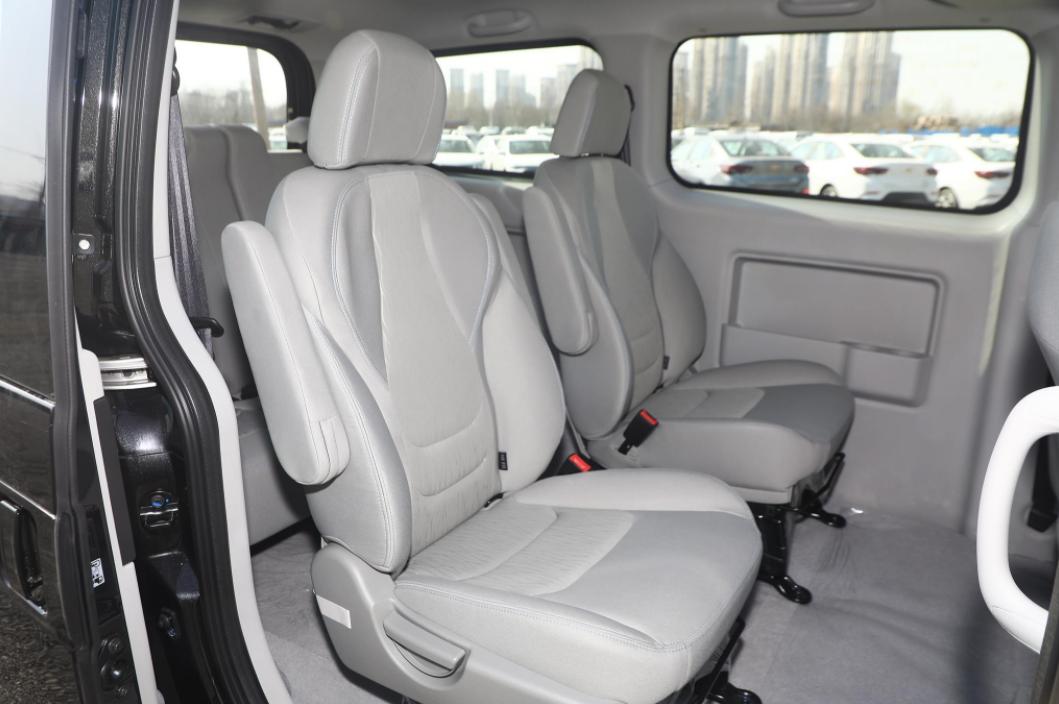 试驾江淮瑞风m3plus1.5t智行版7座,售价3万左右的新车江淮瑞风m3