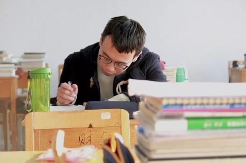 读了大专可以不用进厂吗,读了专科没前途吗