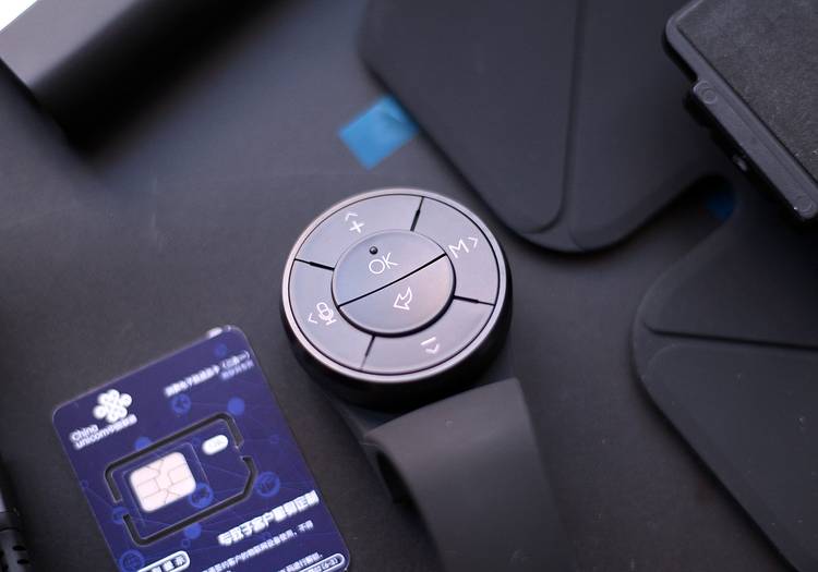 百路达HUD：听歌追剧看小猪佩奇？这才是车载导航的正确打开方式