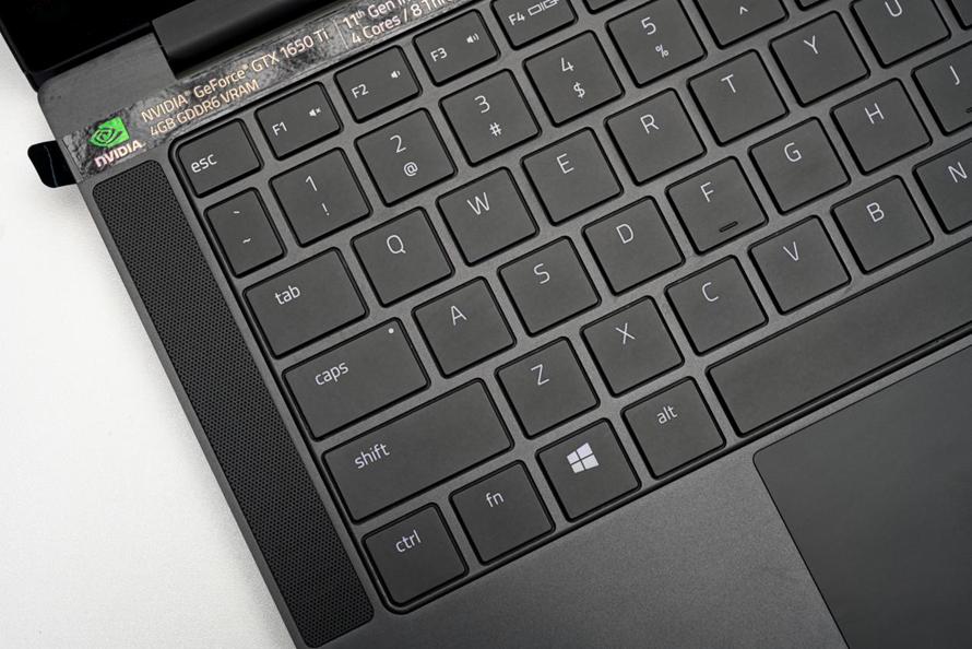 雷蛇灵刃超轻,razerblade雷蛇灵刃13潜行版