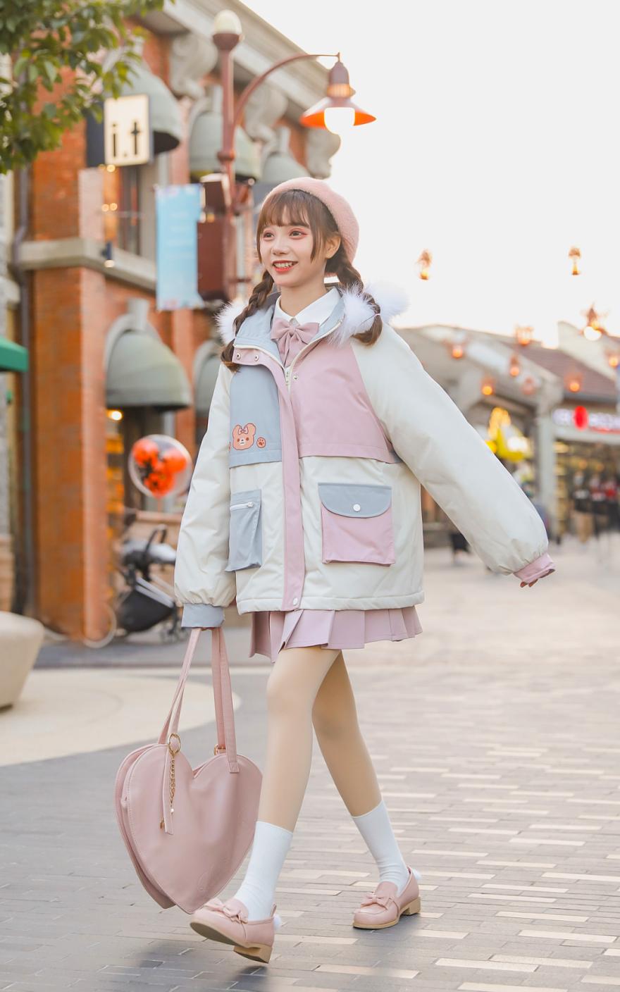 冬季好看的羽绒服款式,冬天羽绒服挑什么颜色不老气洋气