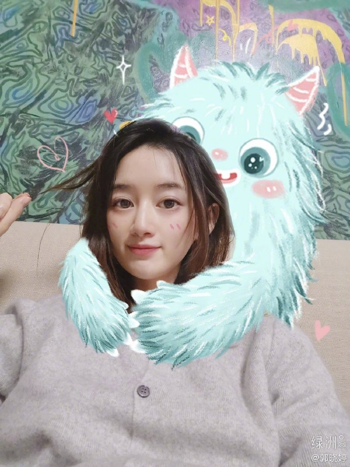 她因N号房事件发长文，自述曾被男老师性骚扰，成首位发声女星