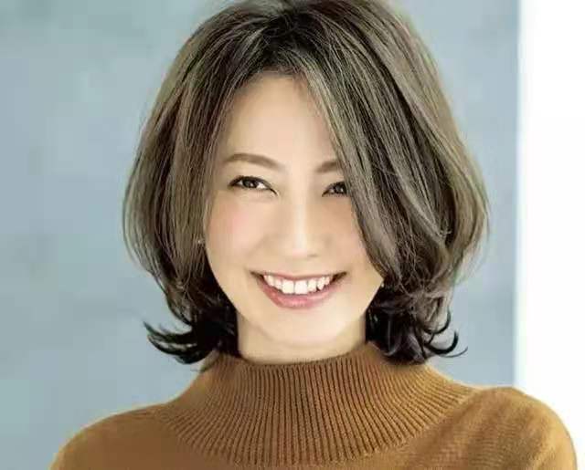 四十岁女人最减龄的烫头发型,三四十岁女人减龄烫发型