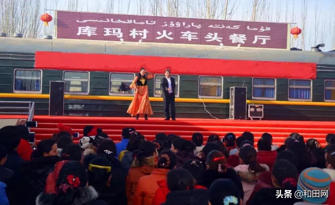 和田有个用火车车厢开的餐厅！火车头餐饮文化广场！生意火爆...