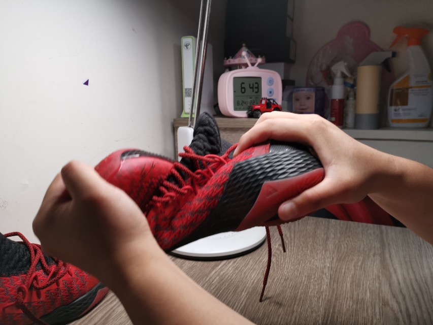 一分钱一分货,便宜也掩盖不了缺陷。匹克闪电路威战靴实战评测。