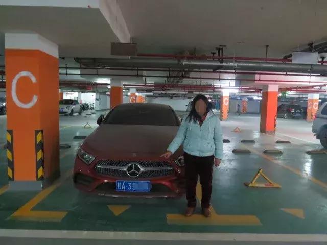 瀹堕噷搴婂簳涓嬫湁閲戝瓙,鍦ㄥ閲屽簥搴曚笅钘忎竴鐧句竾鐜伴噾