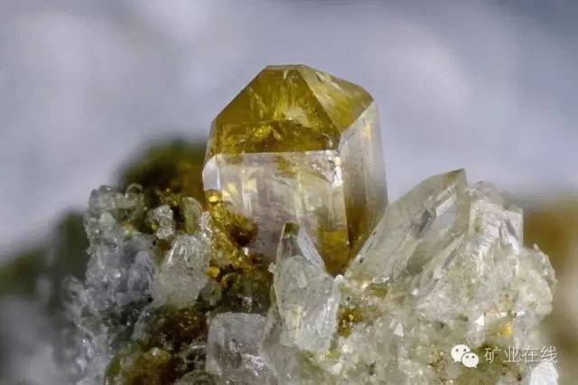 常见的矿物岩石有哪些,4种最常见于岩石里的矿物