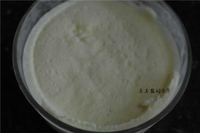 怎么用牛奶做冰淇淋不用冰激凌粉,简单家庭自制冰淇淋加酸奶
