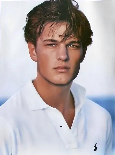 在“去精英化”时代，RalphLauren如何改革形象？