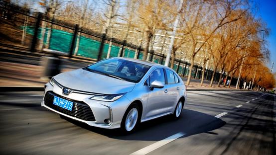 丰田卡罗拉双擎旗舰版试驾,真香定律广汽丰田tnga驾趣体验营