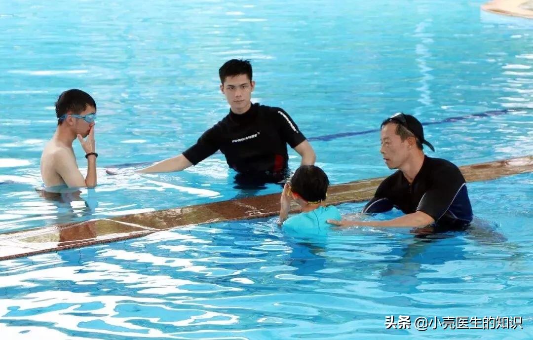 游泳可以预防近视吗,近视能经常游泳吗