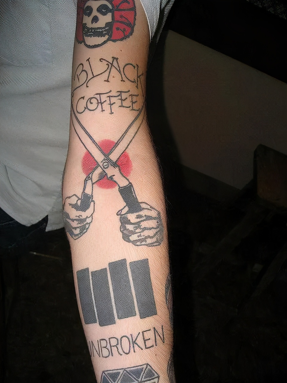 蒸汽朋克纹身和哥特纹身,又纹身又穿鼻环