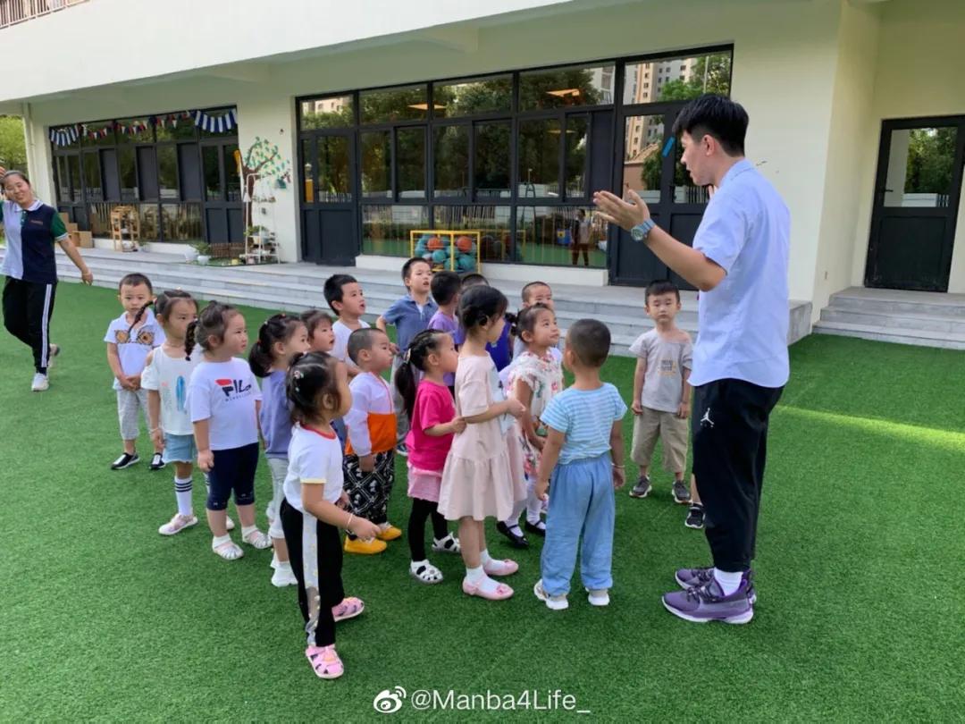 吹水鸭先知｜当宇航员、藤原浩、ow球鞋出现在老师的脚上...