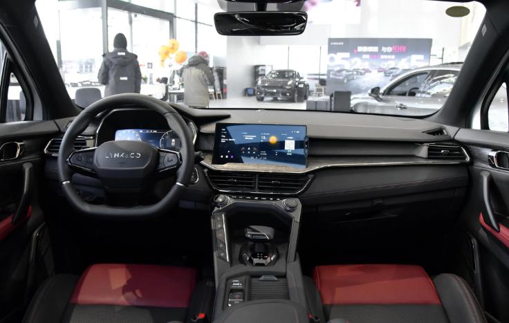 品质和颜值并存的新款领克06来袭,领克06插电混动测试油耗