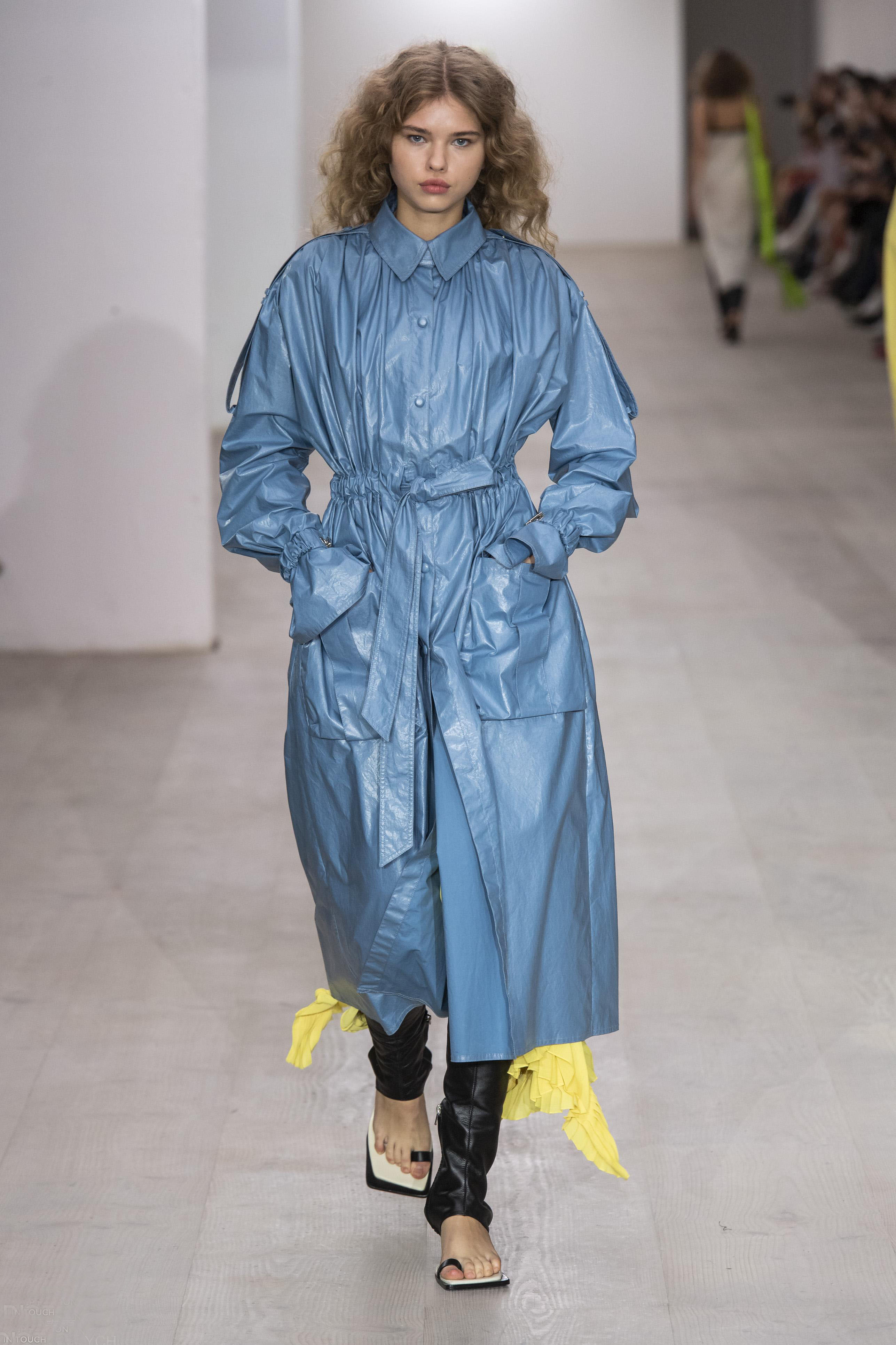 2023秋冬上海时装周秀场设计,2021巴黎高定时装周秀场