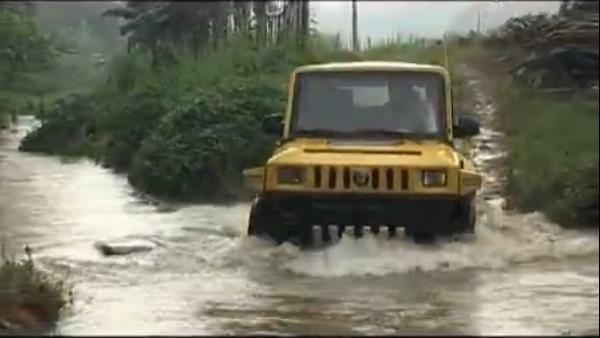 悍马h1军用版泥地涉水越野,悍马涉水能力最强的车多少钱