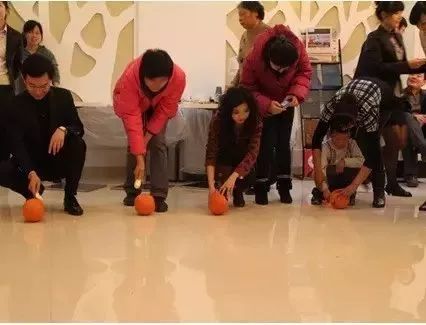 亲子互动小游戏幼儿园感恩节,感恩节亲子游戏大全幼儿园户外