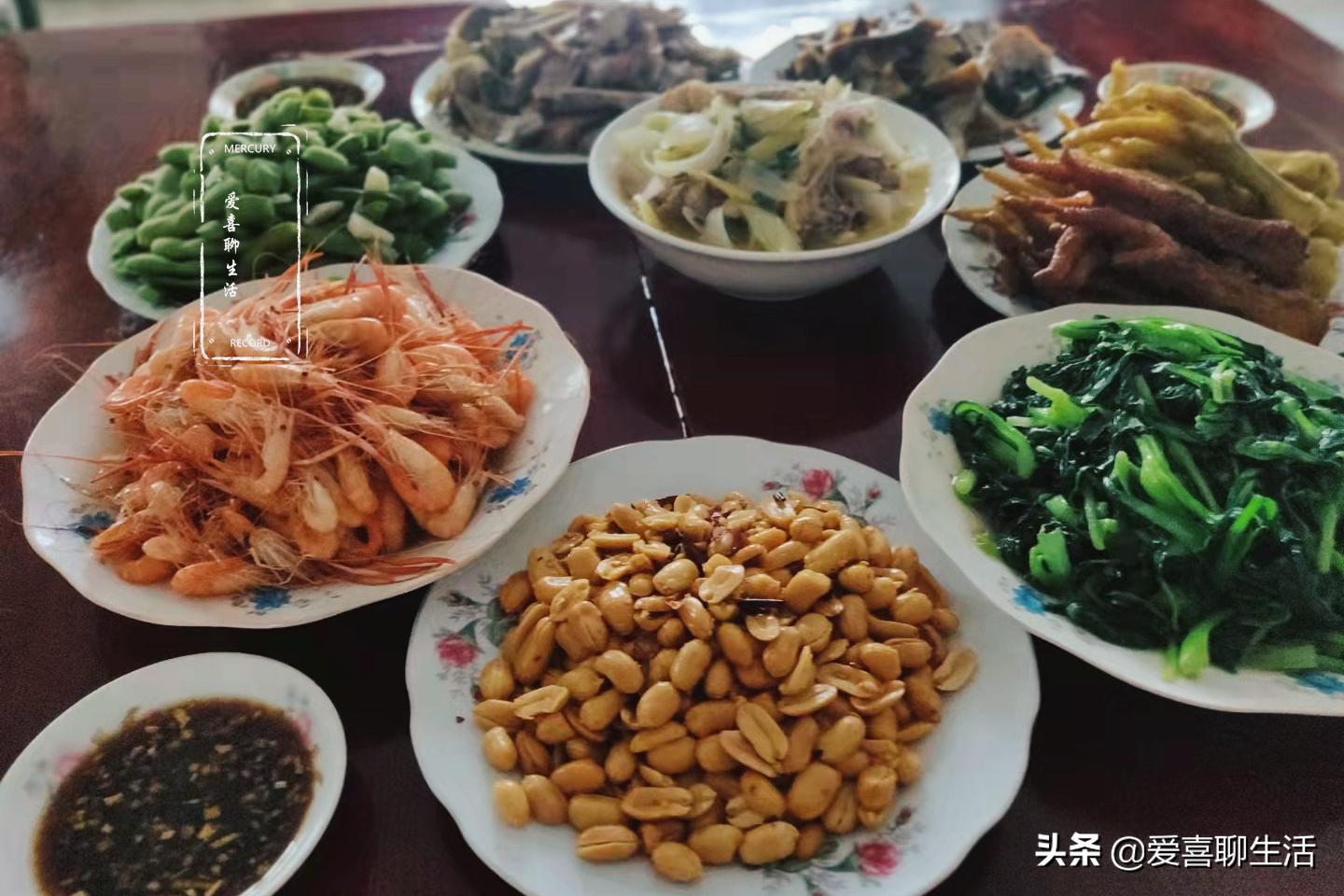 国庆第四天,苏州妈妈分享一家六口午餐,8个菜不到100块,真划算