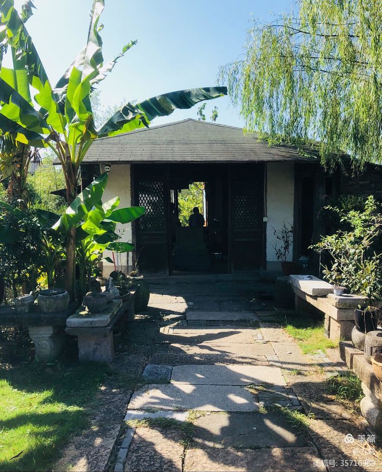 走进风雅石园，位于王店镇聚宝湾景区里