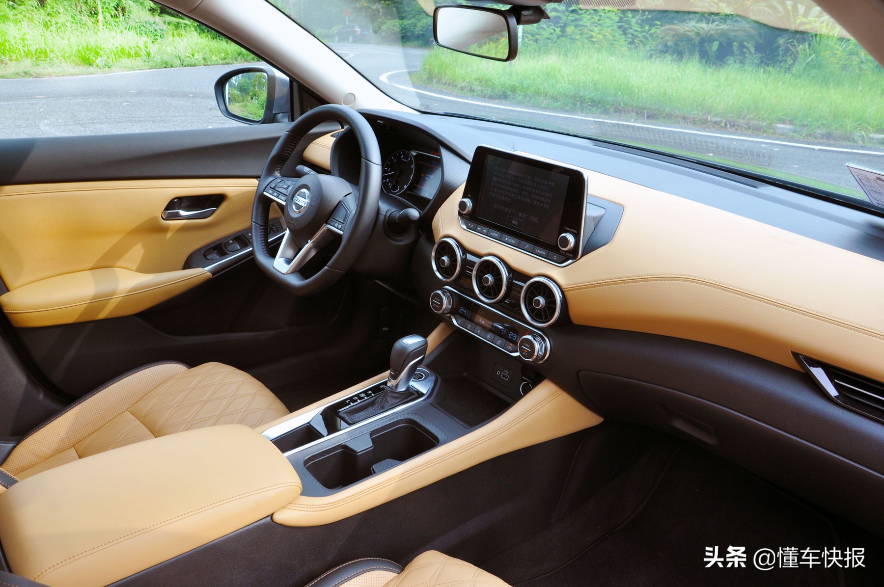 第十四代轩逸介绍,轩逸各代空间对比