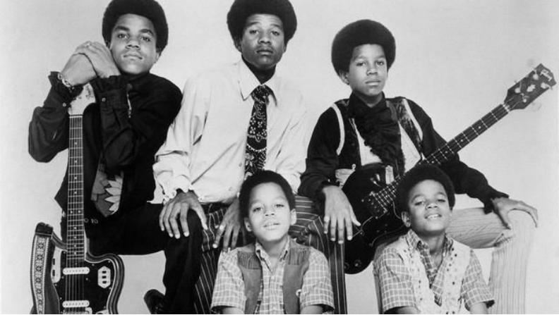 迈克杰克逊舞台背景视频,迈克尔杰克逊一代传奇人生