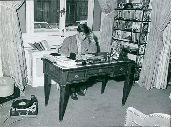 这位香奈儿的死对头，迪奥先生齐名，打造出最原汁原味的法式优雅