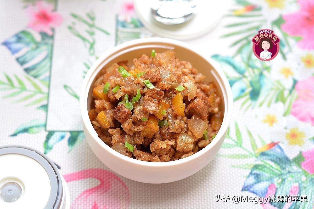 剩米饭秒变新鲜饭做法,生米做懒人焖饭