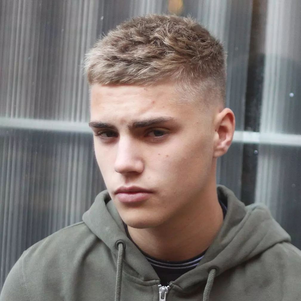 头发两边炸开怎么解决,头发顶部老是鼓起来怎么剪