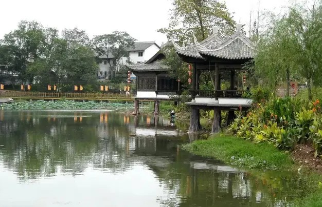 这个川中第一古镇仙气逼人，据说来过的女子回去之后都变漂亮了！