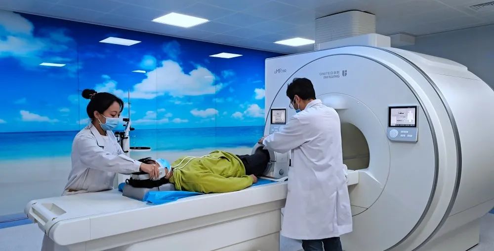 引进高精尖设备助力精准医疗,医院引进先进的医疗设施设备