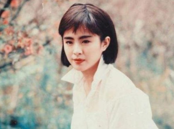 王菲皈依佛门王祖贤削发,昔日女神王祖贤为什么出家