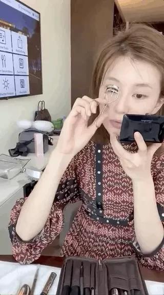 乔欣整容式眼妆眼睛瞬间变有神,乔欣整容式眼妆什么梗