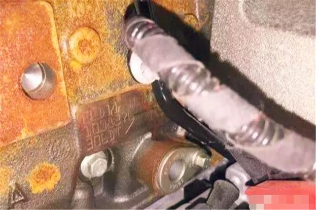 武汉男子买豪车倒挣345万,一字之差索赔百万车