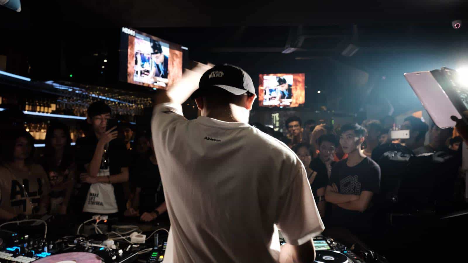 音乐制作入门学习视频,怎样才可以自己制作电音音乐