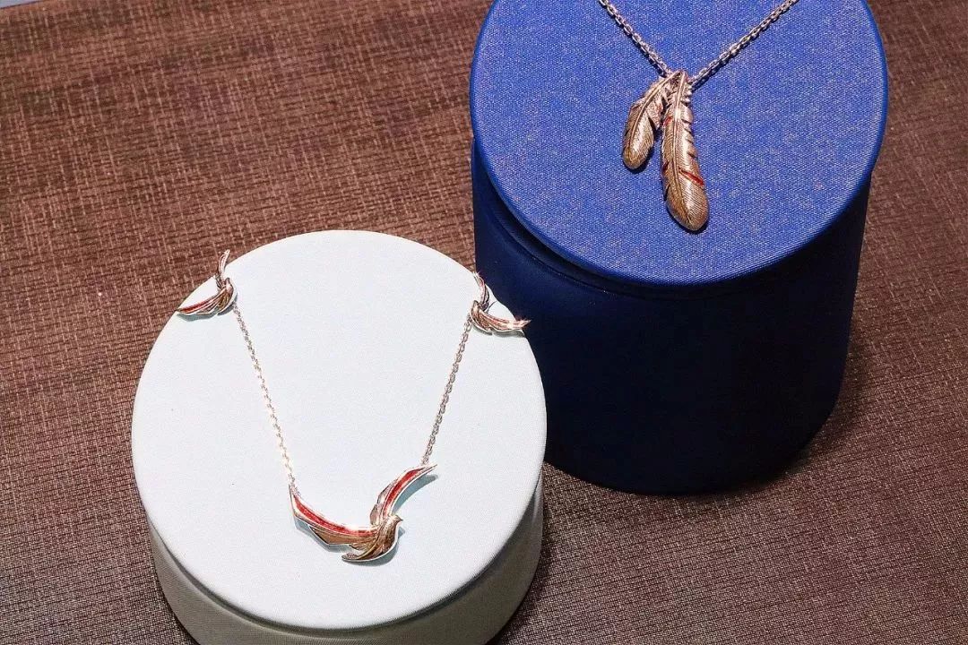 周大福最新款羽毛项链,周大福比较重的项链