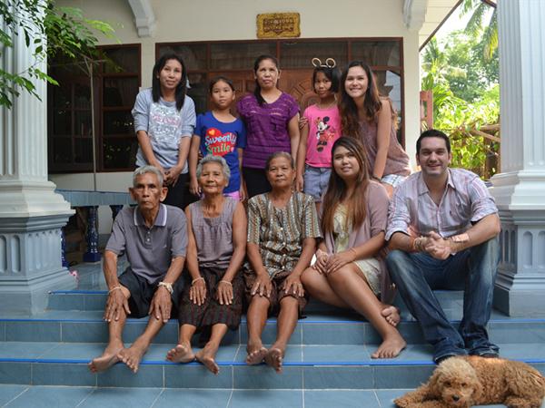 泰国人妖无儿无女,老了怎么办?结局让人心寒