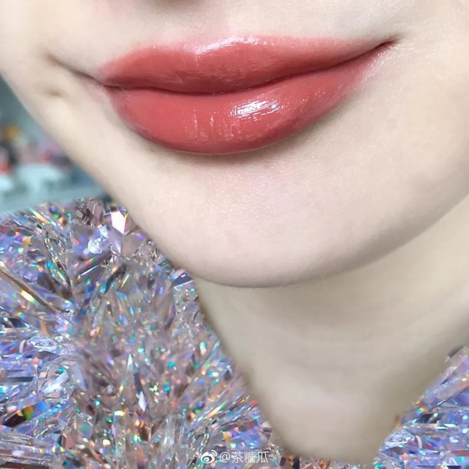 快买了这只口红来人间水蜜桃学院报道!