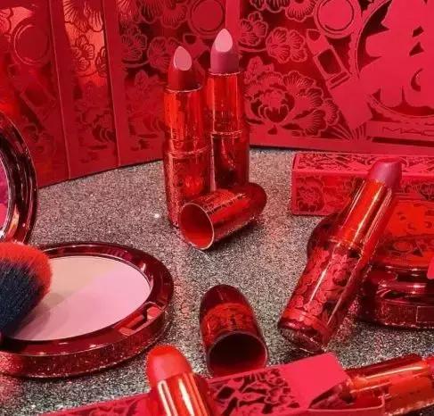 看完国际大牌”猪年限定款“，求求你们放过猪吧……