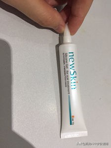 脸上红红的痘印怎么才能消除,怎么消除脸上的斑点和痘印喝什么