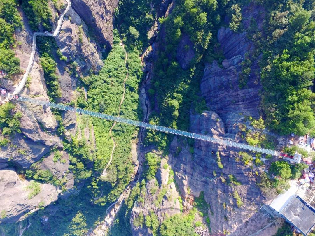 “月饼+辣条”牵动全民味口平江石牛寨文旅融合创意无限