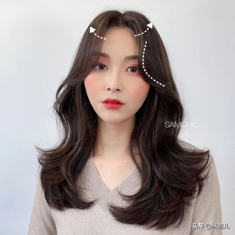 发型千千万，减龄显脸小最重要，赵丽颖说秘密就在刘海分缝线上