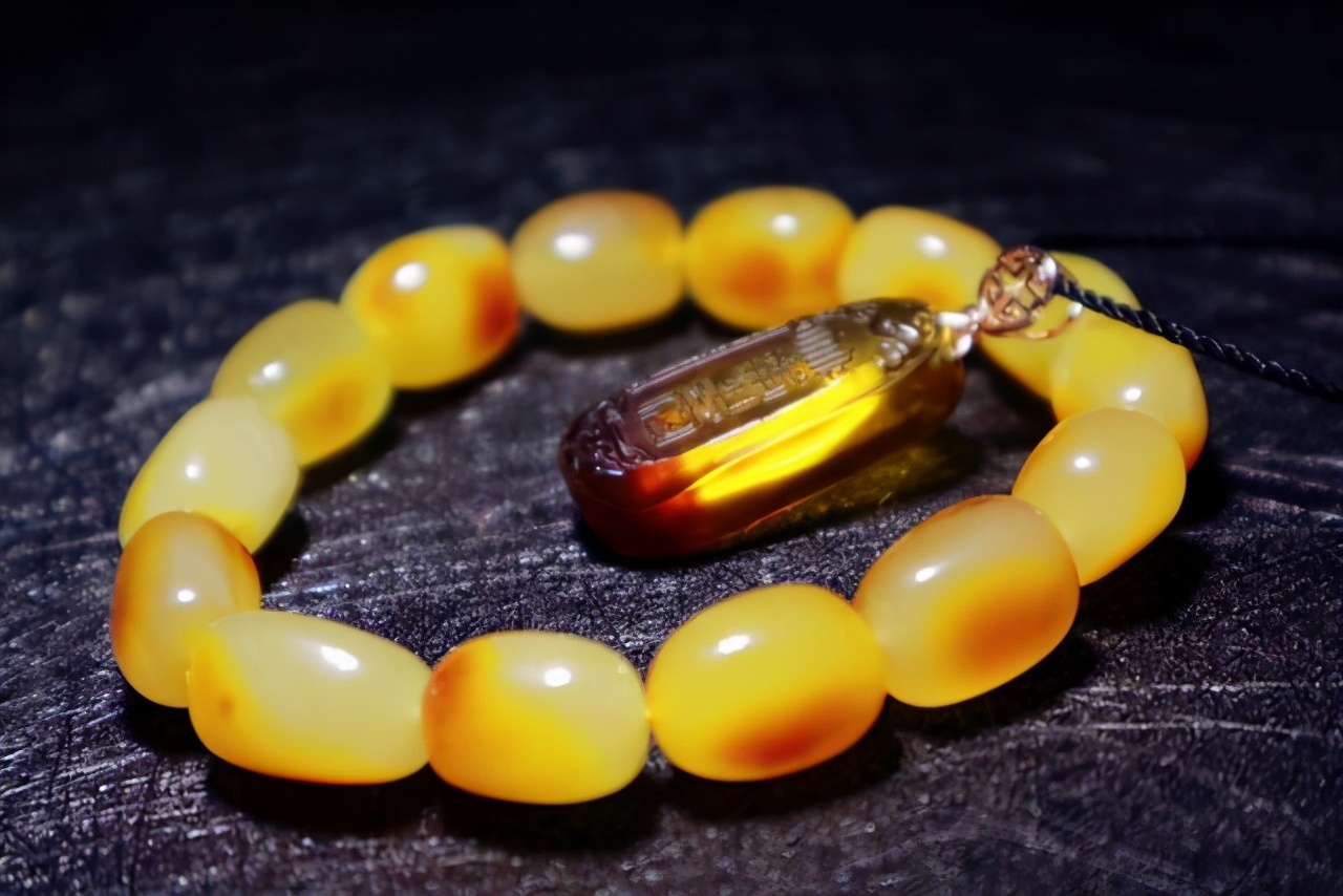 文玩蜜蜡鉴别方法,蜜蜡鉴别真假方法大揭秘